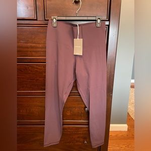 Everlane perform legging. Deep purple/plum color. Size L. NWT.
